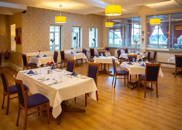 West County מלון