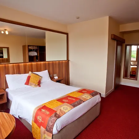 Hotell West County 3*